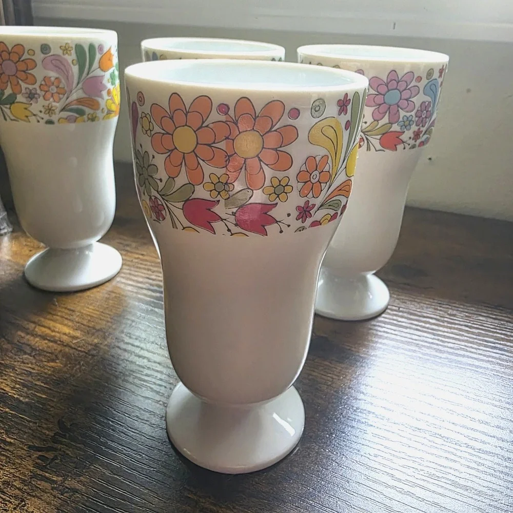 Vintage 1970s Mod Floral White Footed Glasses Japan Retro Daisy Parfait Set of 4